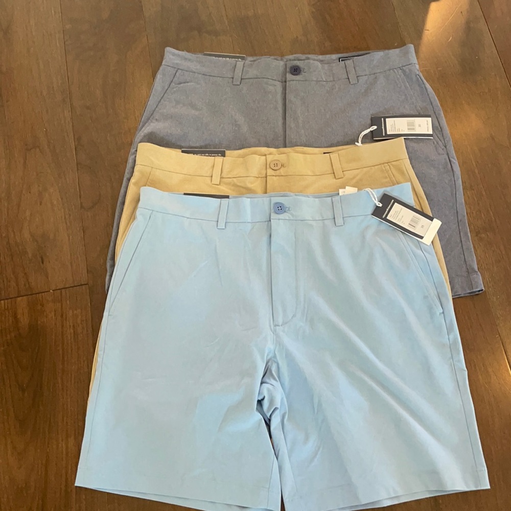 Vineyard Vines performance on the go short bundle!